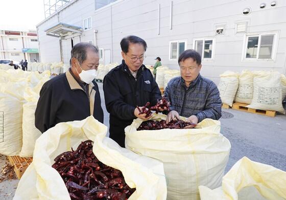 송인헌 괴산군수, 건고추 수매 현장 방문